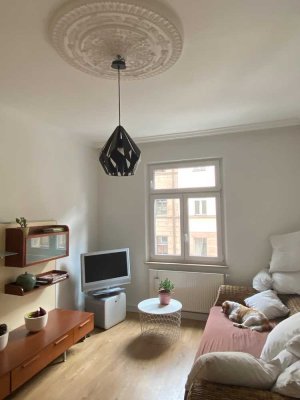 WG geeignet: 6-Zimmer-Wohnung mit Tageslicht-Wannenbad und 2 Balkone im Herzen von St. Johannis