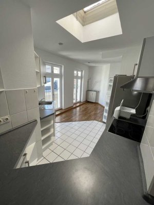 Befristet für 3 Jahre, helle DG-WE mit Terrasse und EBK, Bad + sep. Dusche, Parkett, kein Aufzug !!!