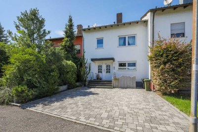 Familienfreundliches Reihenmittelhaus mit  Einliegerbereich und Garage