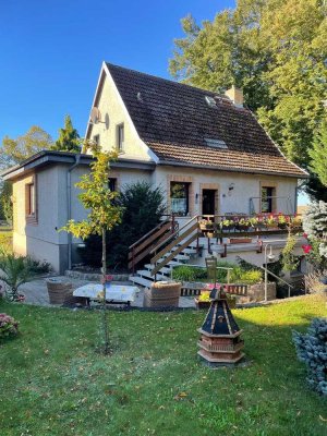 Einfamilienhaus mit Ferienhaus in ruhiger Lage