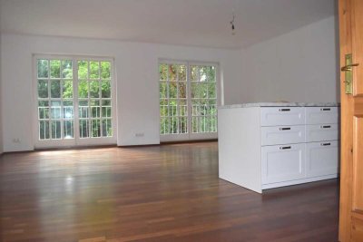 GRÜNBLICK überall! Whg. im EB in stilvoller AB-Villa ( 3 SZ)  Gartenstadt Frohnau! GA-Mitnutzung!