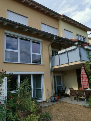 Schönes, geräumiges Reihenhaus in sonniger Aussichtslage in Marbach am Neckar