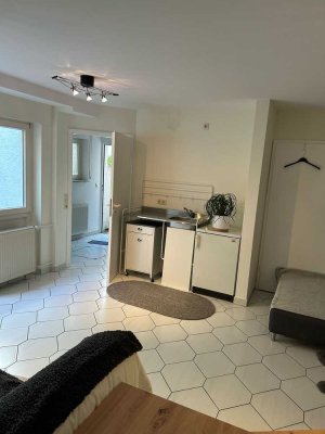 Souterrain in Einfamilienhaus an Monteure oder Wochenendheimfahrer zu vermieten.