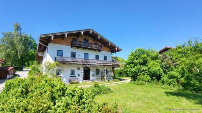 Rarität! 
Bäuerliches Anwesen (Resthof), absolut ruhig gelegen, 
zwischen Chiemsee und 
Seeoner S
