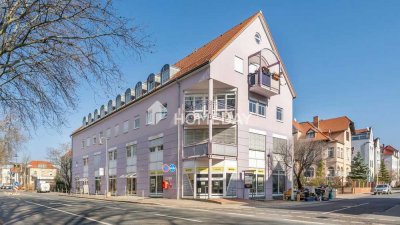 Bezugsfrei ab Mai: Gepflegte Dachgeschosswohnung mit Aufzug, Tiefgaragenstellplatz in zentraler Lage
