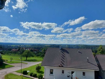 Wohnung mit Einbauküche und Balkon: freundliche 3-Zimmer-Maisonette-Wohnung