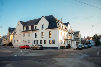Erstbezug nach Sanierung mit Terrasse: Geschmackvolle 3-Zimmer-Wohnung