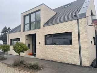 Freistehendes geräumiges Neubau-Einfamilienhaus mit lux. Innenausstattung in Köln Rodenkirchen