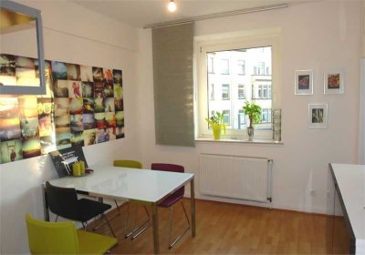 * Szeneviertel * Wohnküche, Parkett, Einbauküche zur Übernahme * Besichtigung 15.12.24 ab 16:00 Uhr