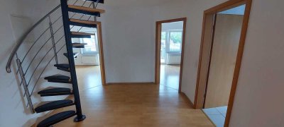 Schöne und neuwertige 5-Raum-DG-Wohnung mit Balkon in Mülheim-Kärlich