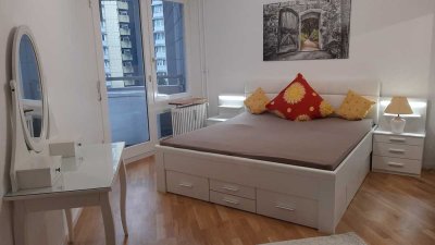 Helle, komplett neuw. möblierte 2-Zi.-Wohn, große Südloggia, unbefristet, Nähe U7/8 Quiddestr