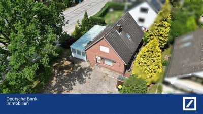 Grundsolides Einfamilienhaus mit Platz für ein weiteres Bauvorhabe