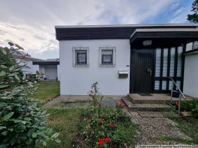 Winkelbungalow in ruhiger Lage mit wunderschönem Grundstück in Ladenburg - 10003995
