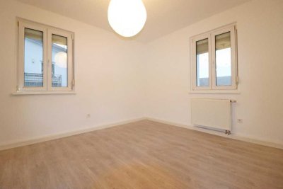 Erstbezug nach Sanierung: 3ZKB im EG eines Dreifamilienhauses