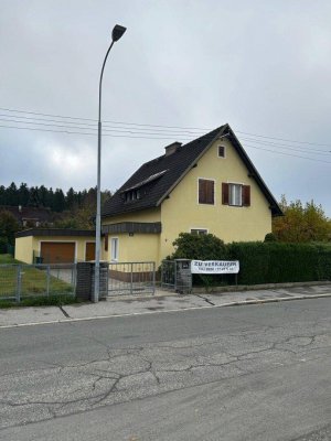 Eigennutzen oder Vermieten - Älteres gepflegtes Einfamilienhaus schöner Garten : 115 m² mit Garage! für € 299 000.-