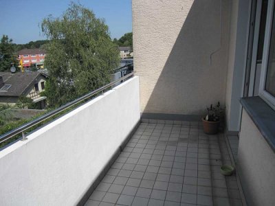 BERGISCH GLADBACH/BENSBERG: RENOVIERTES APPARTMENT MIT GROSSEM BALKON