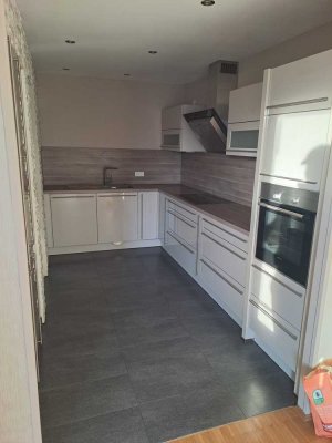 Top Moderne 3-Zimmer Wohnung mit Balkon (Loggia) in Langen (Hessen), sehr gute Lage