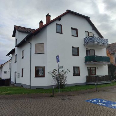 Helle 3-Zimmer Dachgeschosswohnung mit Balkon in Rödersheim-Gronau