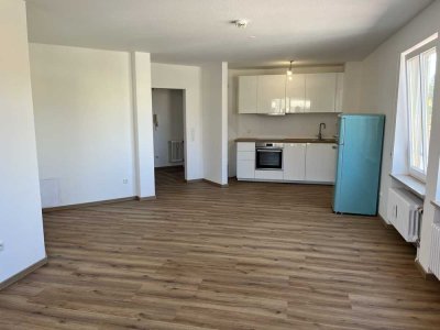 ERSTBEZUG nach Sanierung: 2- Zimmer Wohnung mit Balkon