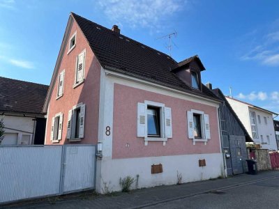 Einfamilienhaus mit Scheune, Garage und Garten auf 620 m² Grundstück