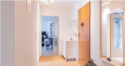 Helle 2 Zimmer Wohnung mit Südbalkon und Stellplatz in Freiburg-Hochdorf