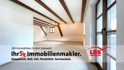 Großzügig, hell & mit Balkon!