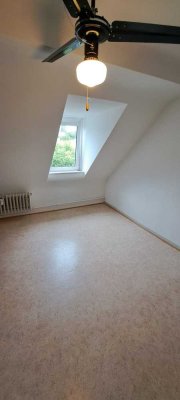 Helle 2-Zimmer-Wohnung im 2. OG in Bitburg, ideal für Singles und ein Paar.