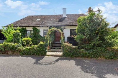 Solides Einfamilienhaus mit PV-Anlage und Wärmepumpe aus 2025  / Kauf mit unbefristetem Nießbrauch