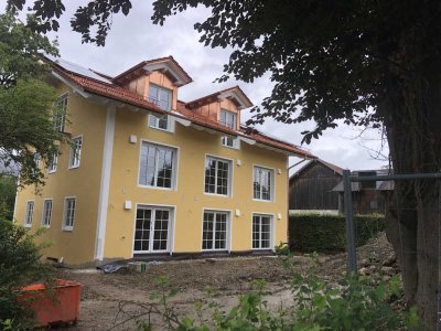 Exklusive, sonnige 3-Zimmer-Terrassenwohnung mit Garten in Grafing, OT Straußdorf