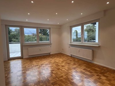 Stetten: großzügige 3,5 Zi.-Wohnung in Ortsrandlage mit hochwertiger Küche, Parkettböden + Südbalkon