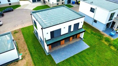 Modernes Einfamilienhaus mit Außenstellplatz