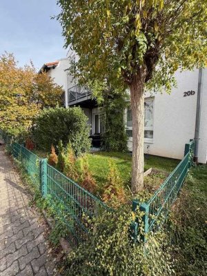 Große Doppelhaushälfte mit West-Terrasse, kl. Garten, Westbalkon +2PKW-Stellplätze vor dem Haus