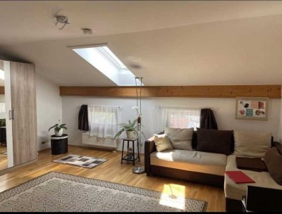 Großzügige 2-Zi.-DG-Wohnung mit EBK & Charme in Warngau