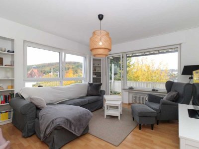 Zweizimmerwohnung mit Stellplatz und Balkon in saniertem Mehrfamilienhaus