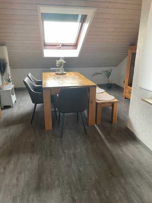 4,5 Zimmer Dachgeschosswohnung mit Doppelcarport (Provisionsfrei)
