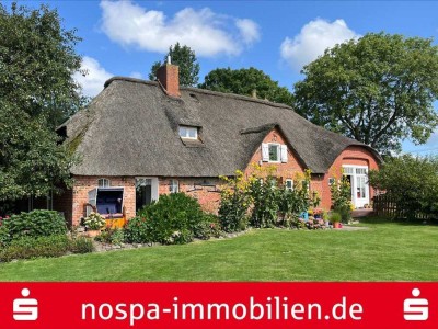 Reetdachanwesen mit Einliegerwohnung.
Es können ca. 1,2871 ha Land zusätzlich erworben werden!