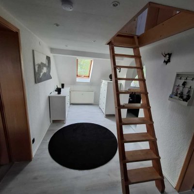 Attraktive und gepflegte 4-Zimmer-DG-Wohnung mit Balkon in Troschenreuth