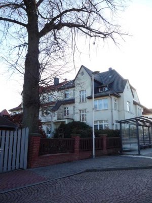 Villenähnliches Mehrfamilienhaus in Crimmitschau – 4 Einheiten, Garten, gepflegt, Kapitalanlage