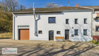 TEILRENOVIERTES 216 M² WOHNHAUS MIT VIEL POTENZIAL!