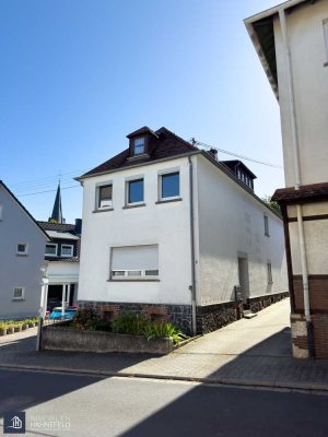 Kapitalanlage in Hundsangen – Vorder- & Hinterhaus mit 6 Wohneinheiten und Garagen