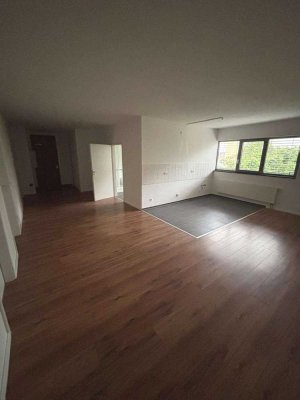 Traumhafte 3-Zimmer-Wohnung mit Fahrstuhl – zentral am Hallorenring in Halle
