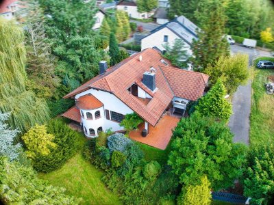 Exklusive Villa mit Indoorpool, Wellnessbereich & traumhaftem Parkgrundstück mit einmaligem Baumbes