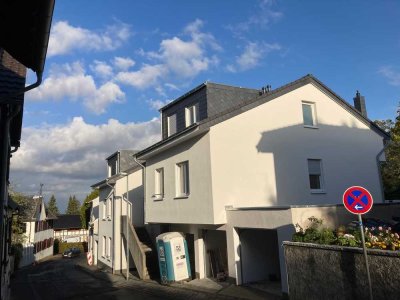 Exklusive 5-Zimmer-Wohnung in freistehendem Mehrfamilienhaus