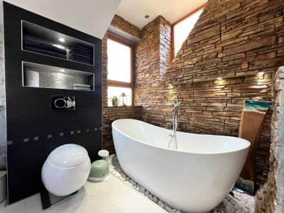 Zentrale Dachgeschosswohnung mit hochwertiger Ausstattung &amp; Wohlfühlfaktor