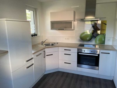 Pendlerwohnung, vollständig renovierte 2-Zimmer-Hochparterre-Wohnung mit Einbauküche in Immenstaad