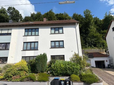 Sanierungsbedürftige Dachgeschosswohnung mit Gartenmitbenutzung in Püttlingen