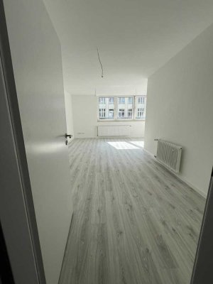 Erstbezug nach Sanierung | 1. OG - Helle 3-Zimmer-Wohnung (94 m²) mit schöner Loggia
