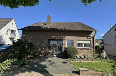 Freistehendes Einfamilienhaus in Bedburg - für Familien mit großem Platzanspruch