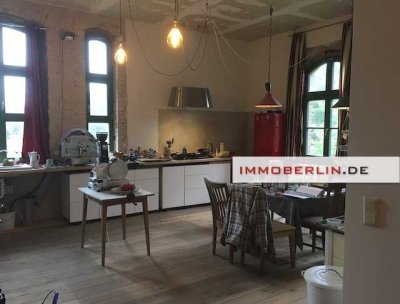 IMMOBERLIN.DE - Historischer Bahnhof mit Nebengebäude & großartigem Potenzial für Wohnen & Arbeiten