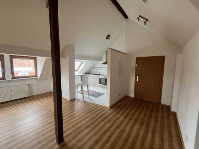 Stilvolle, modernisierte 2-Raum-Dachgeschosswohnung in Nürnberg